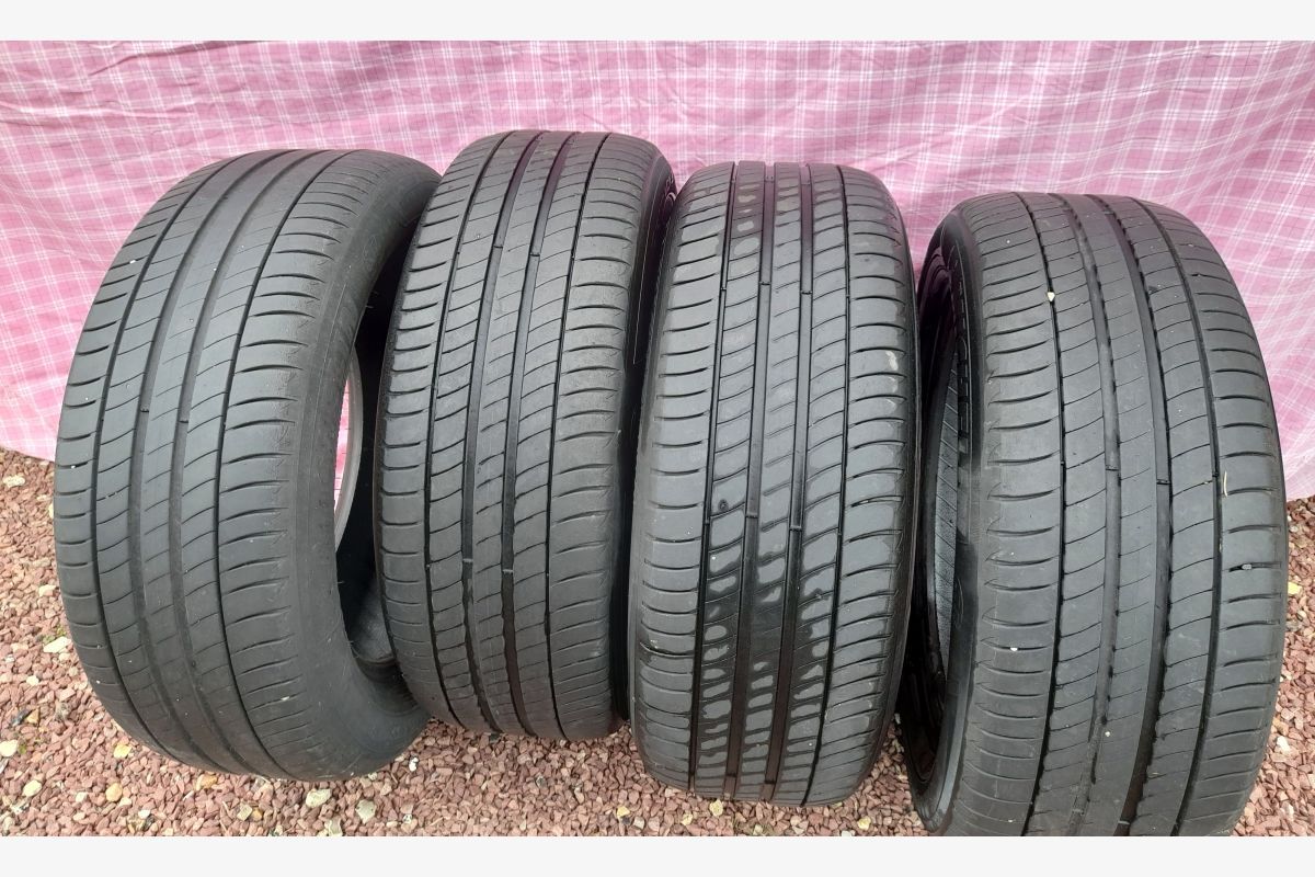 4 pneus Michelin Ratial Tubless