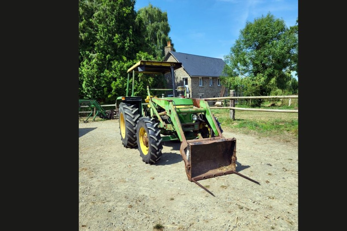 Tracteur agricole John Deere 1140