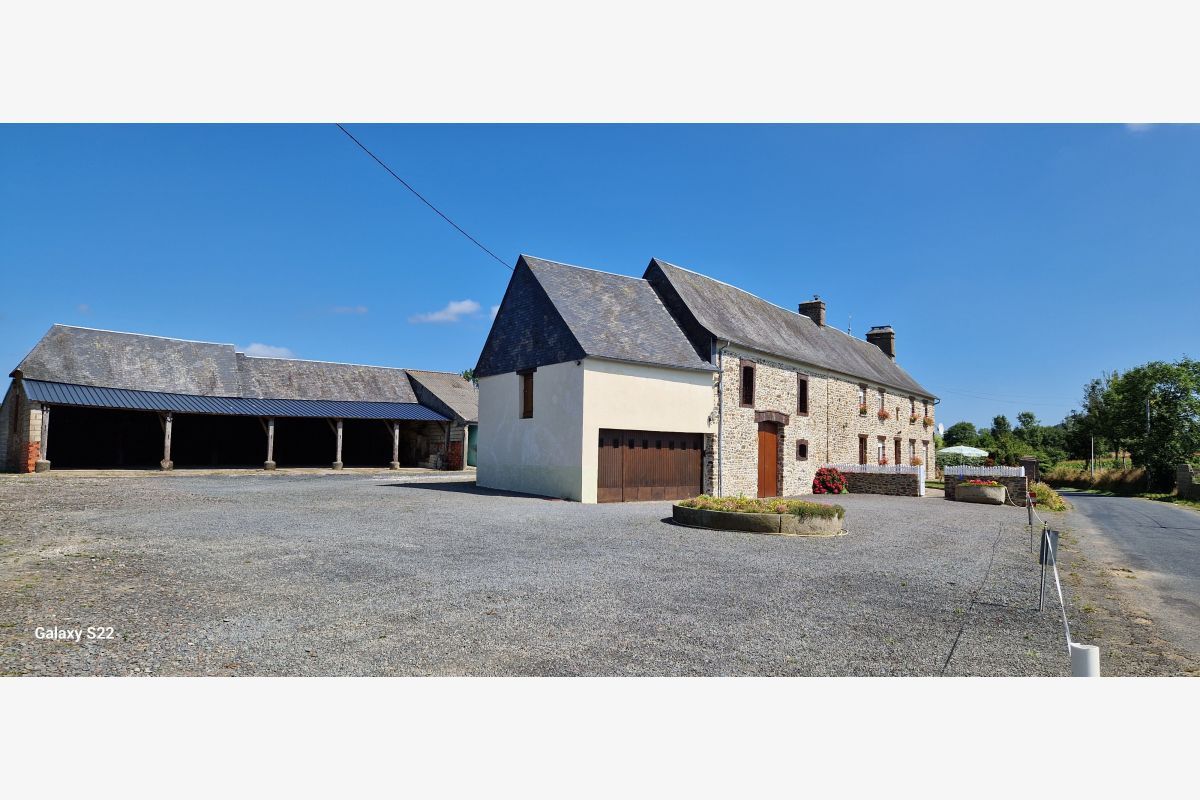 Magnifique longère avec dépendance agricole, stabu, bâtiment de stockage et terre