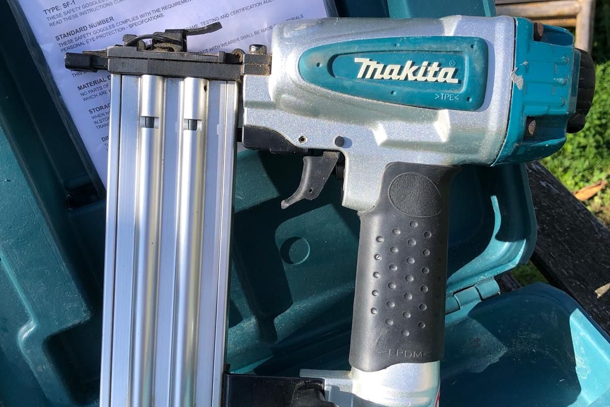 Cloueuse MAKITA AF505