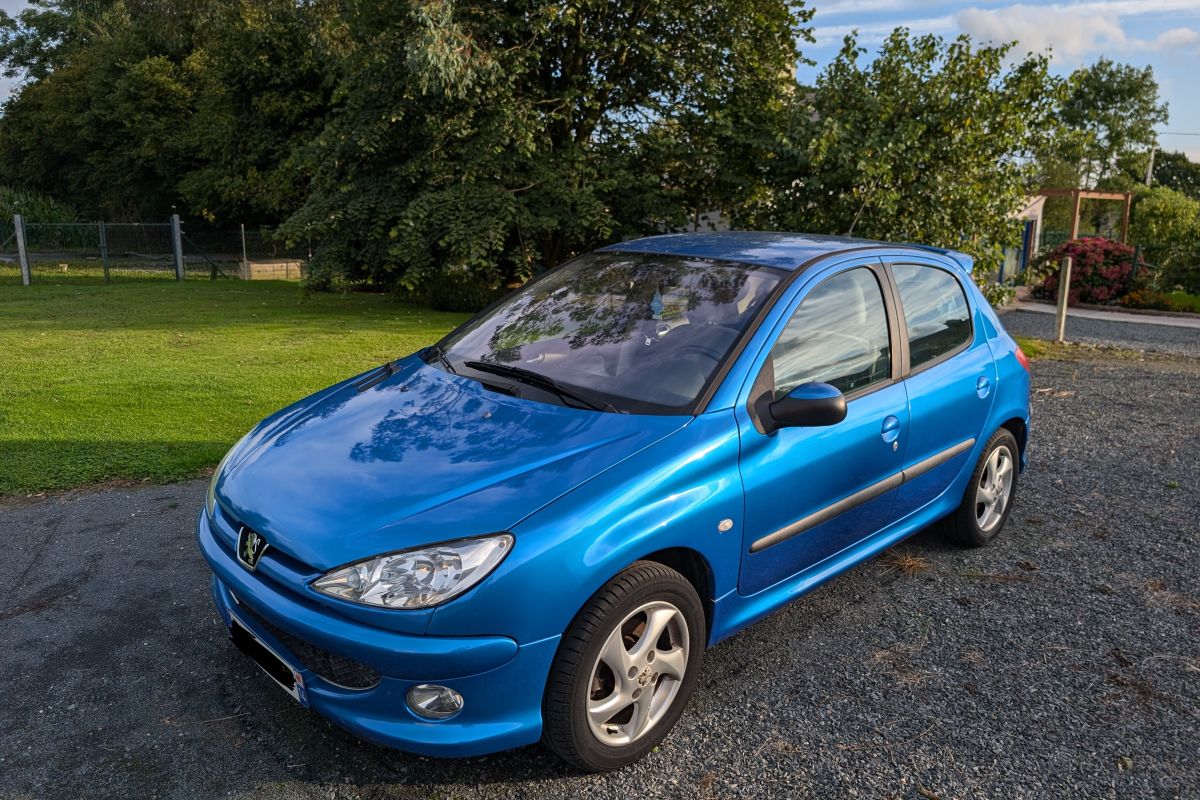 Peugeot 206 XT 1.6 essence, 110 cv