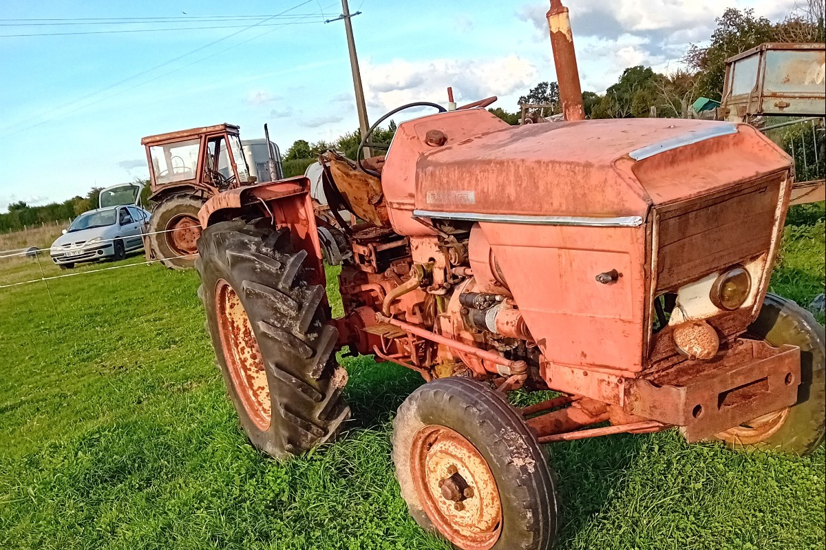 Tracteur Renault 53