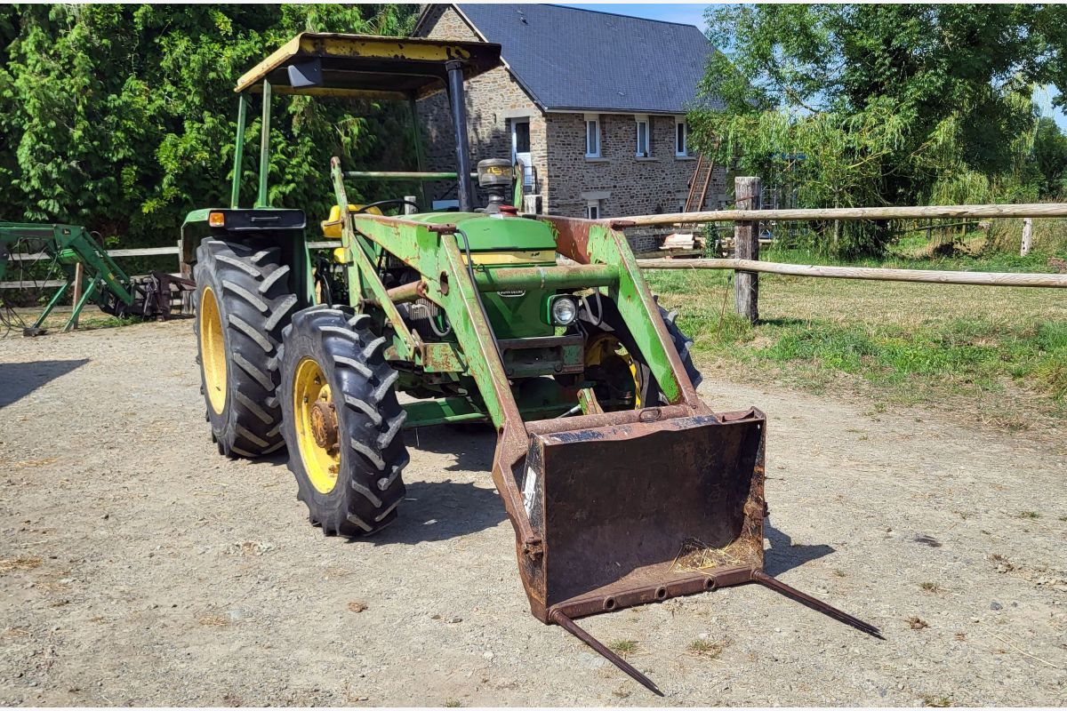 Tracteur agricole John Deere 1140