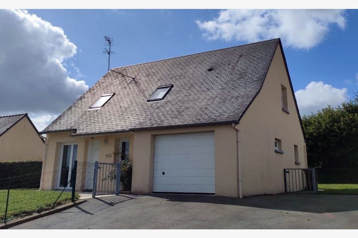 Chérencé-le-Héon, à vendre maison avec belle terrasse sud