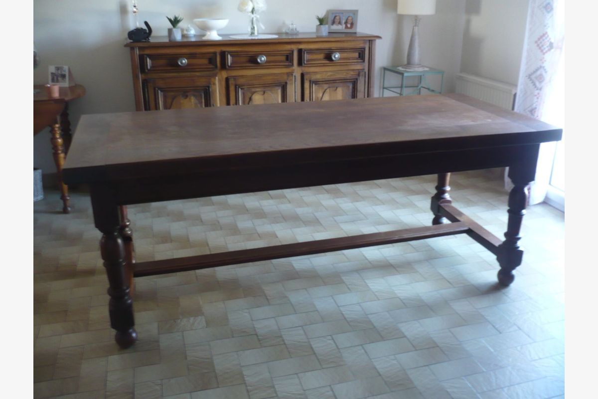 Grande table de salle à manger