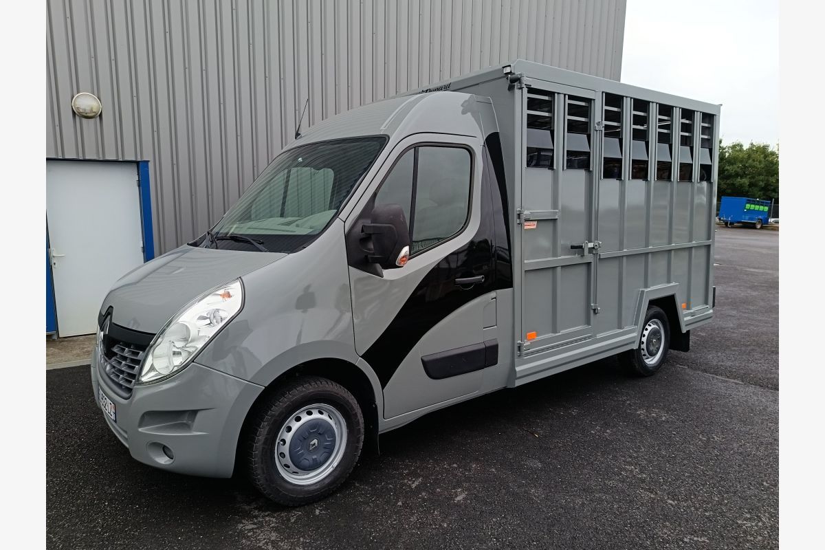 Renault Master bétaillère L2