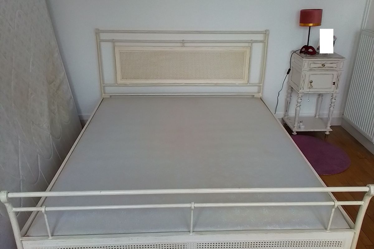 A v. ensemble sommier matelas