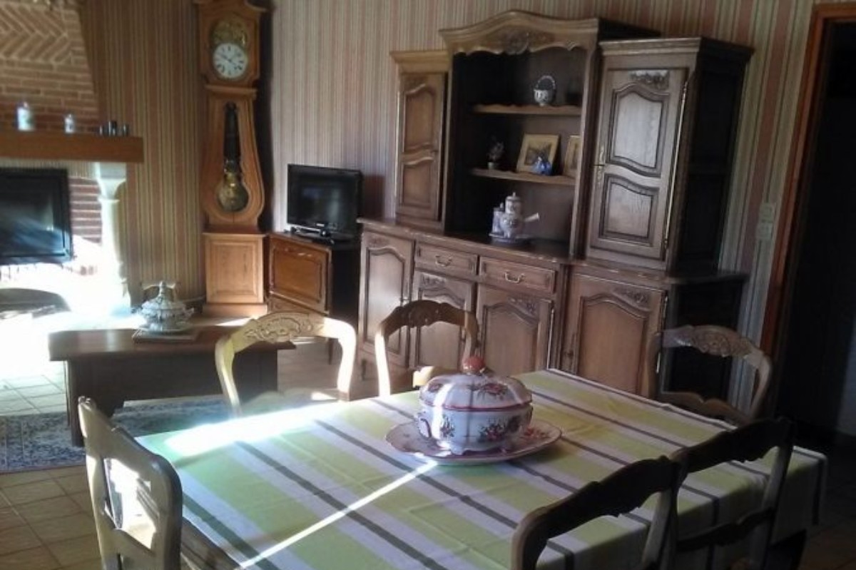 Horloge, armoire, buffet, fauteuil