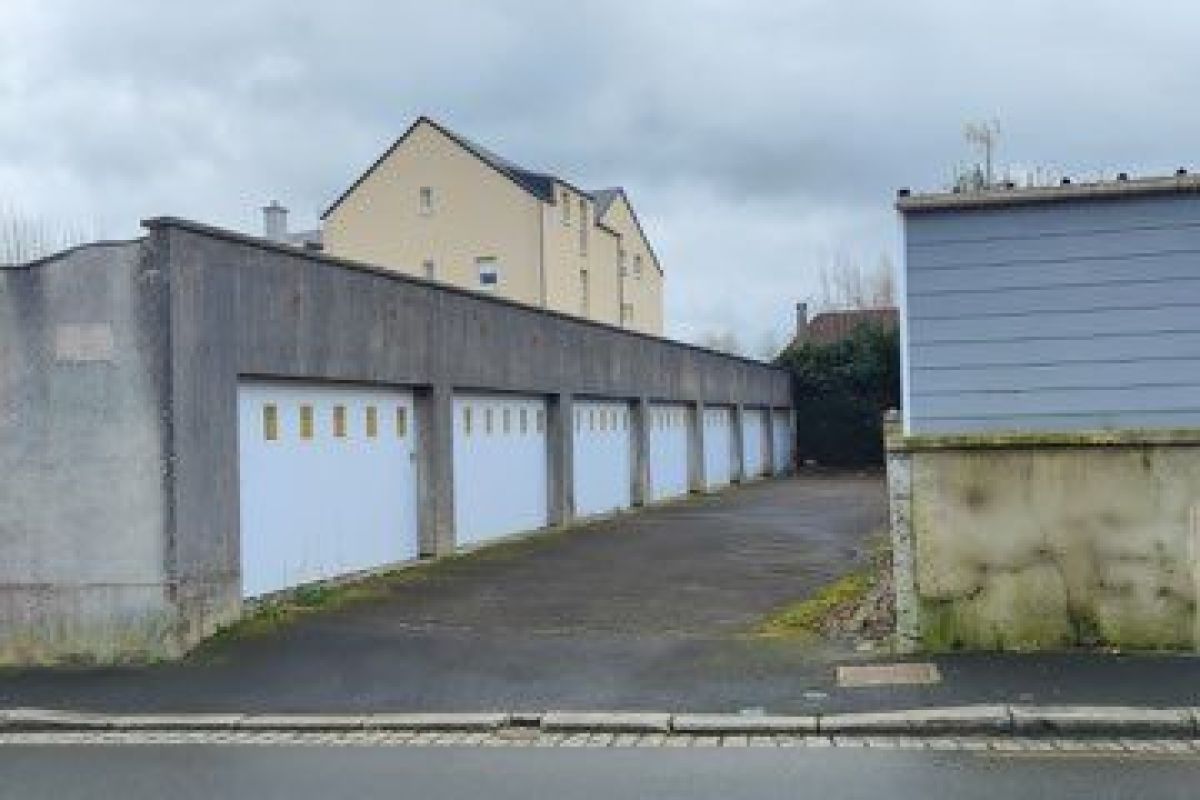 Location garage de stockage / Garde-meubles