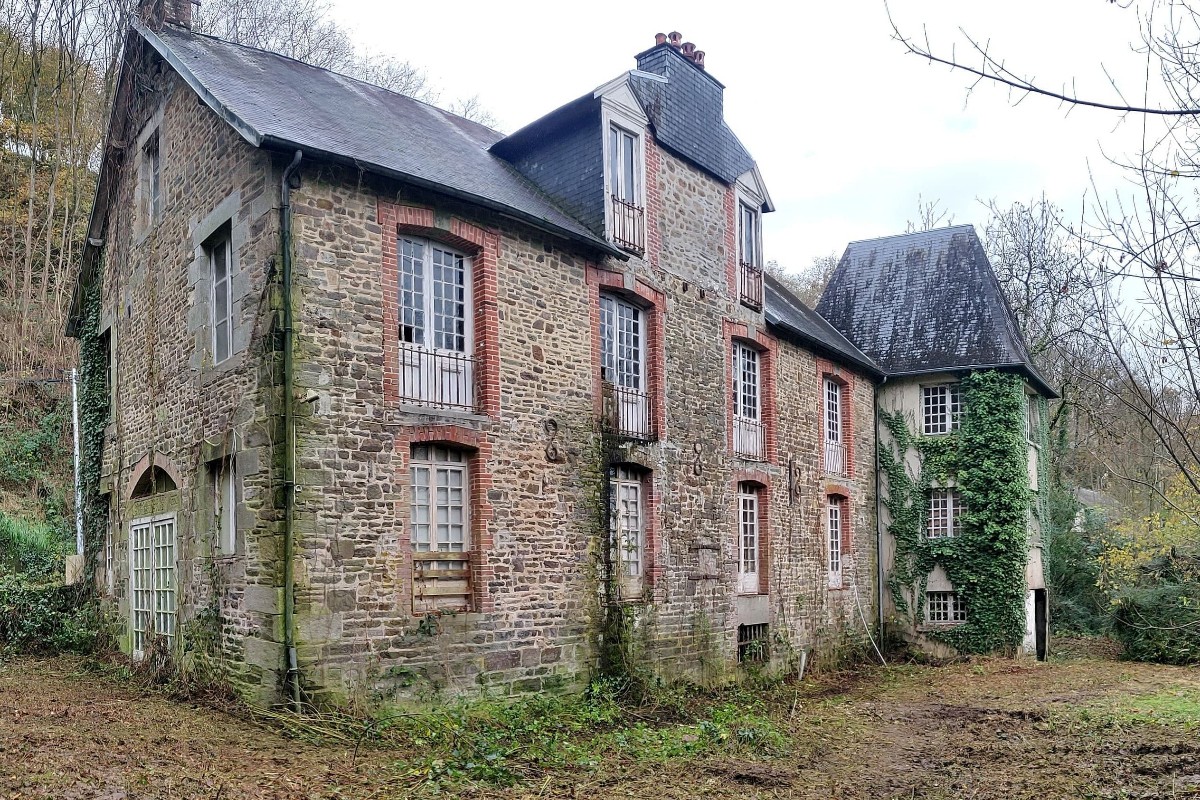 Villedieu-les-Poêles, sud Manche, proche A84 et gare SNCF, à vendre grande maiso