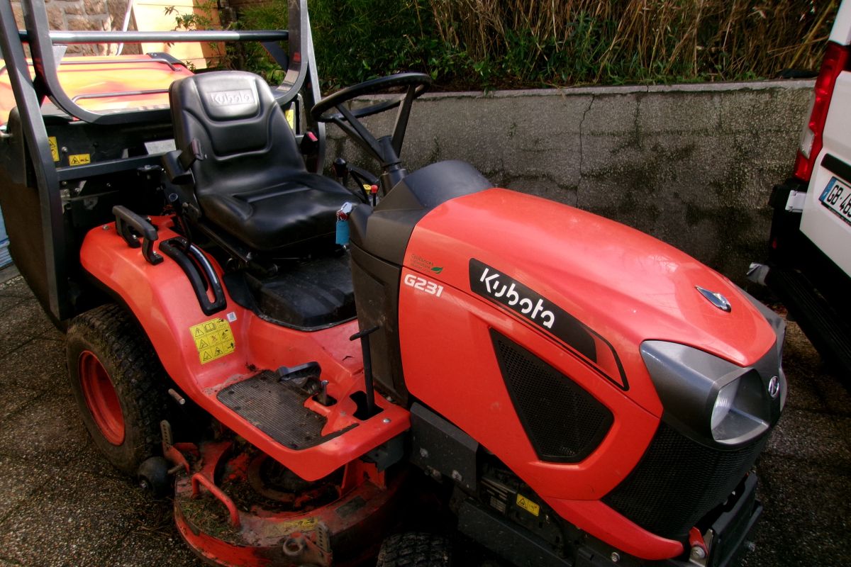 Tracteur tondeuse autoportée Kubota G23 1