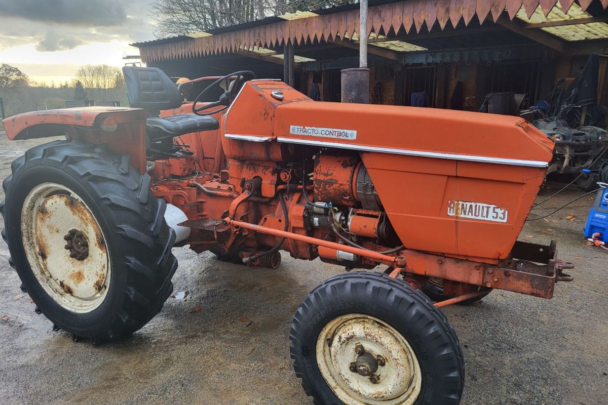 Tracteur Renault 56