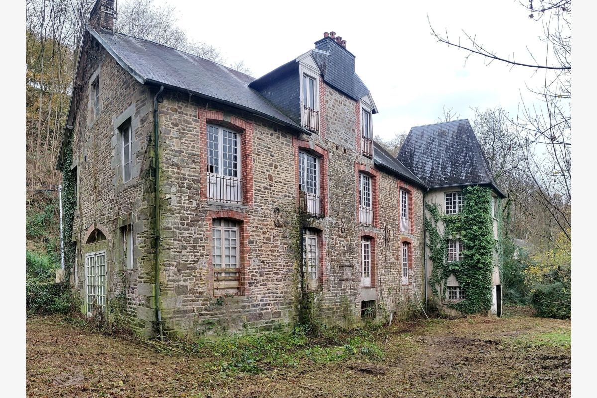 Villedieu-les-Poêles, sud Manche, proche A84 et gare SNCF, à vendre grande maiso