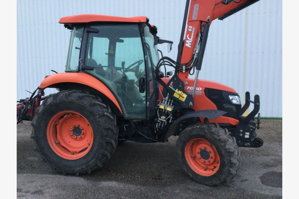 Kubota M7060