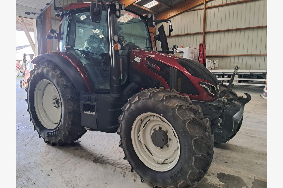 Tracteur Valtra G105 Versu Démonstration