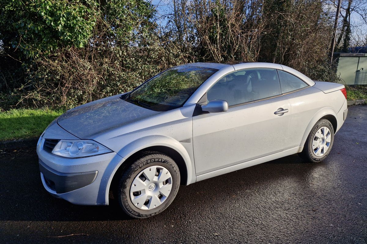 Megane II cabriolet 1.6 , 4800 €