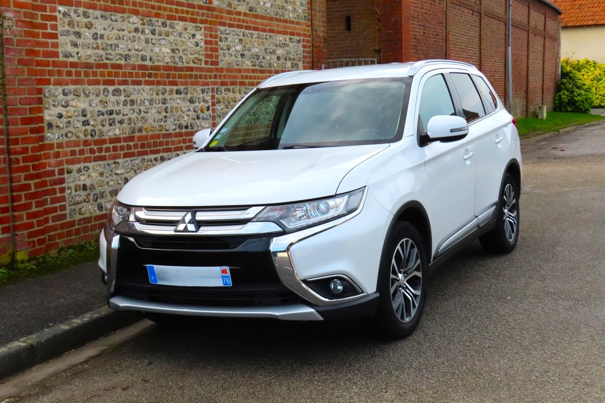 MITSUBISHI OUTLANDER 4WD DIESEL 83000 KMS 2018