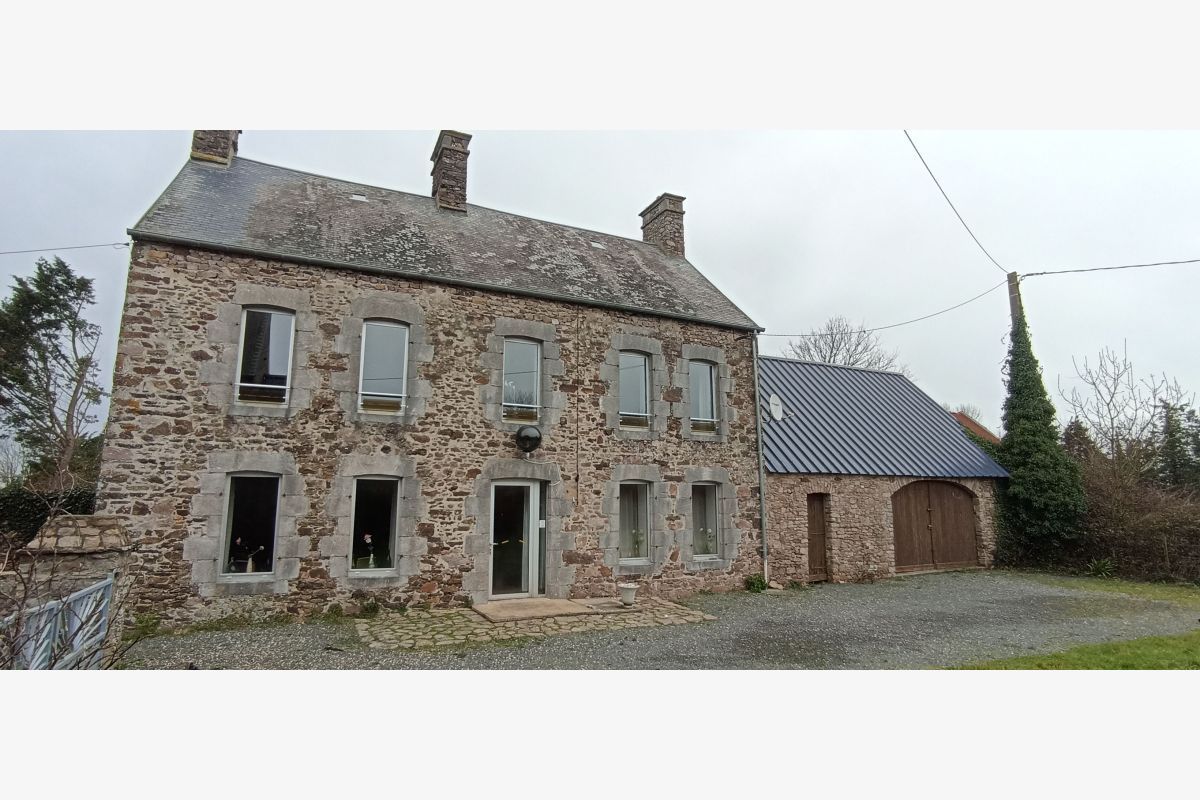 Geffosses, Manche, campagne, 5 km de la mer, à louer maison en pierres...