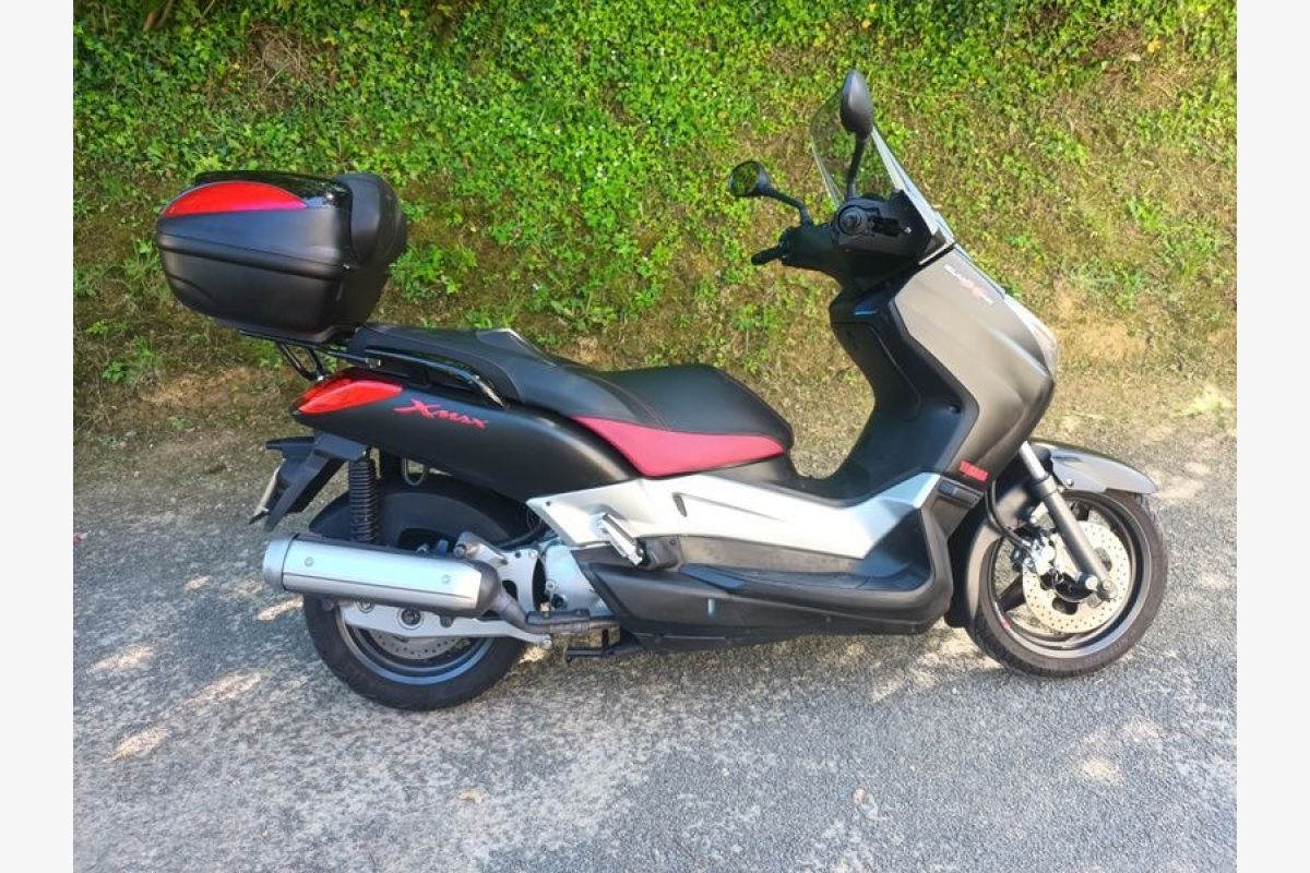 Yamaha X-Max 125
