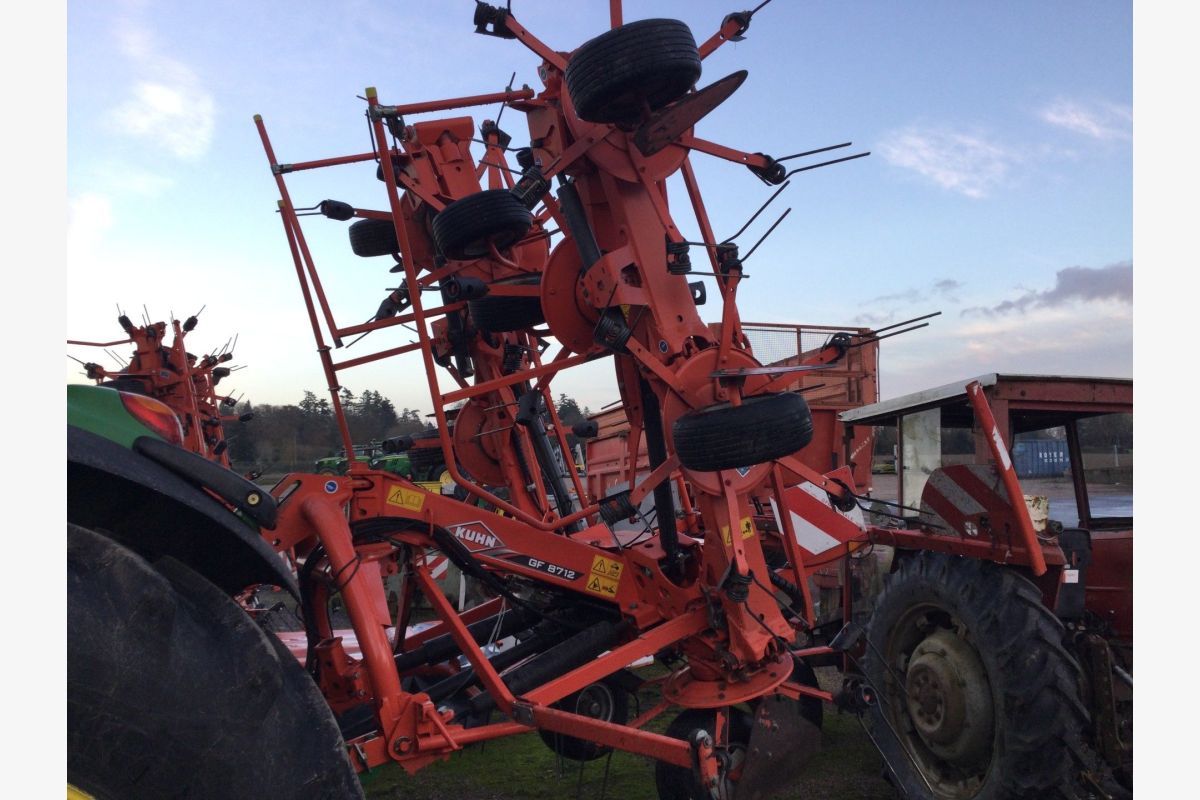 Faneuse Kuhn GF 8712