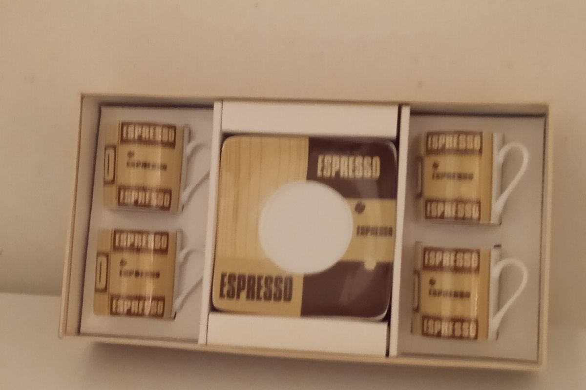 Service à café 4 tasses + 4 soucoupes