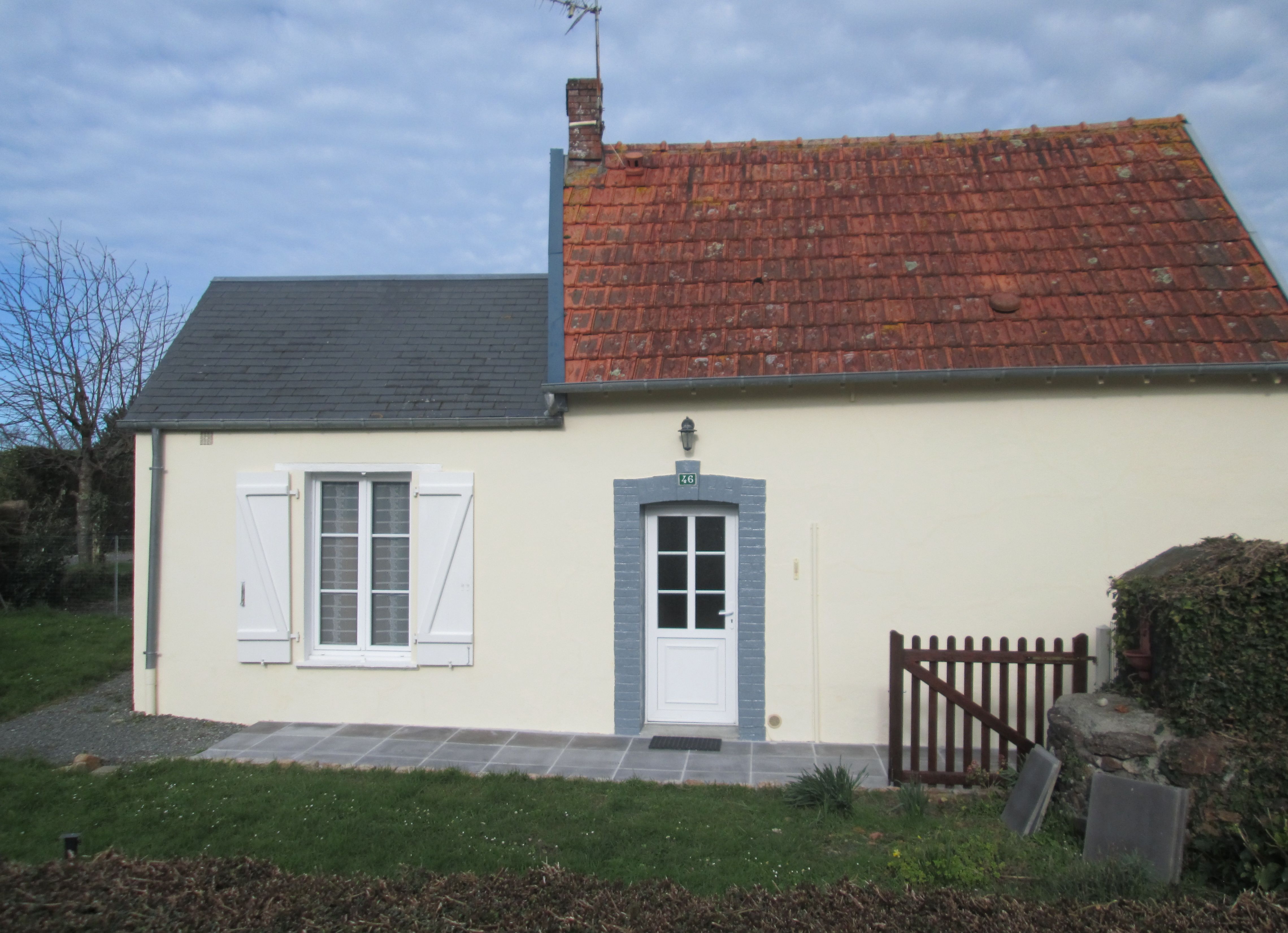 Bréhal, loue maison meublée...