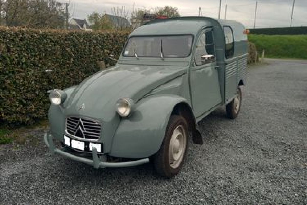 2 CV camionnette de collection 