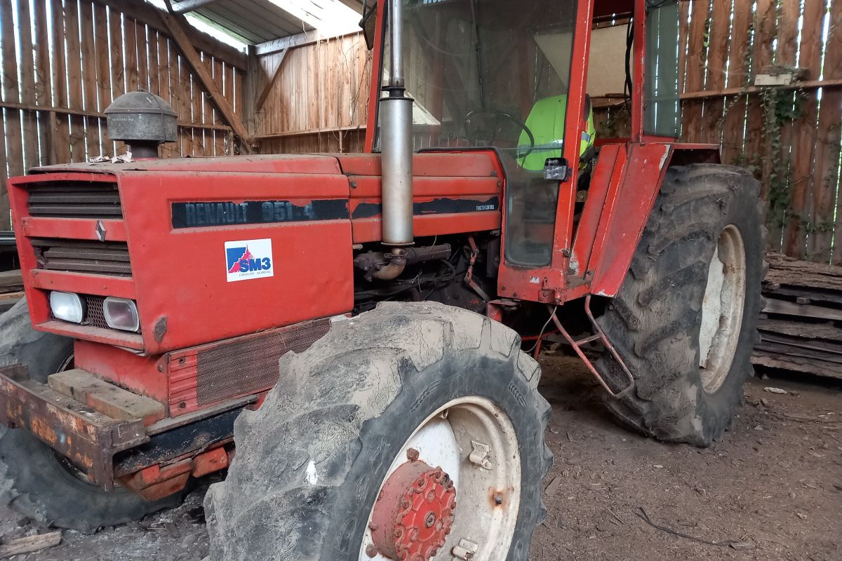 Vends Tracteur Renault 951