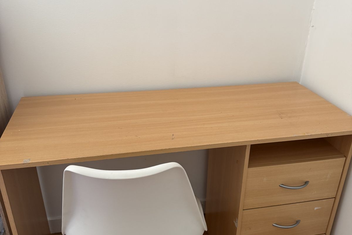 Bureau et chaise de bureau 