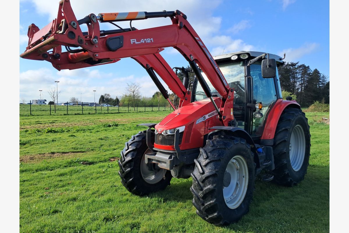 Massey Ferguson 5711S