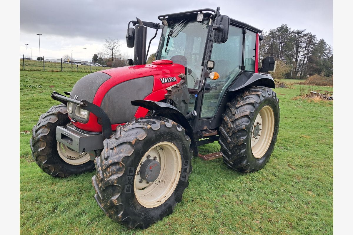 Valtra A83