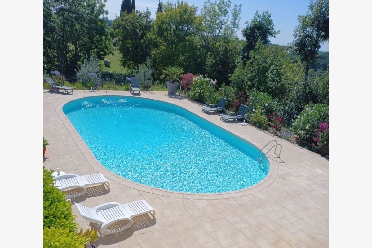 entre Cahors et Montcuq, dans le Lot (46), particulier loue