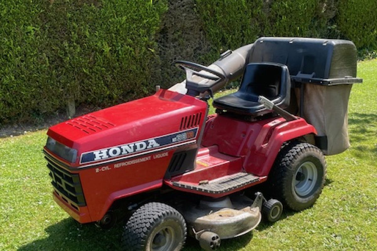 vends tracteur tondeuse autoportée  Honda 3813