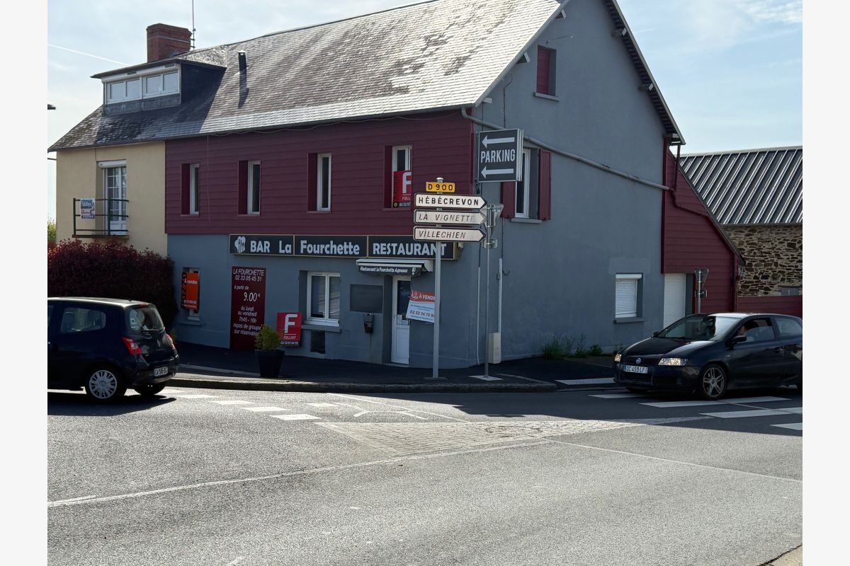 Agneaux, à louer fonds de commerce...