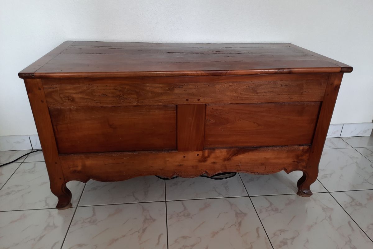 Coffre en bois massif ( maie )