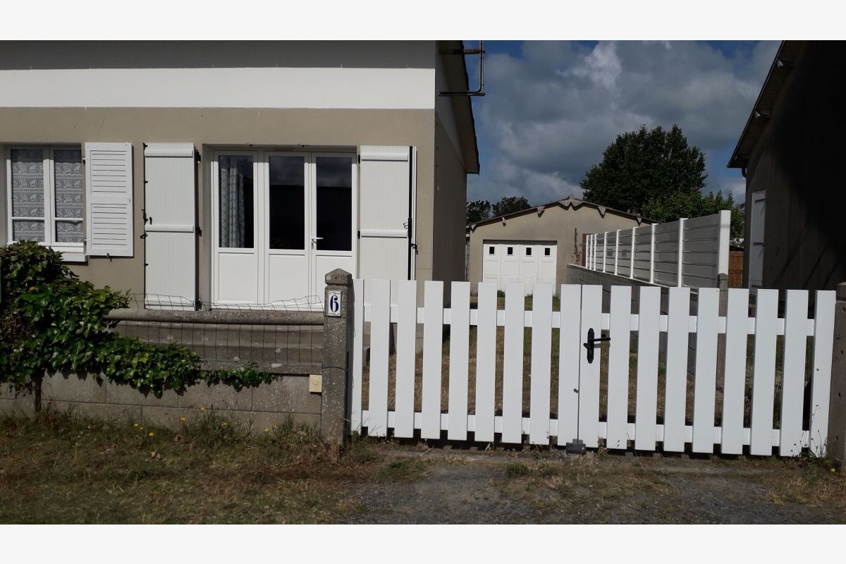 Hauteville-sur-mer, à louer villa...