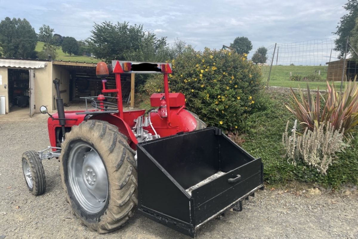  Tracteur Massey Ferguson 835 