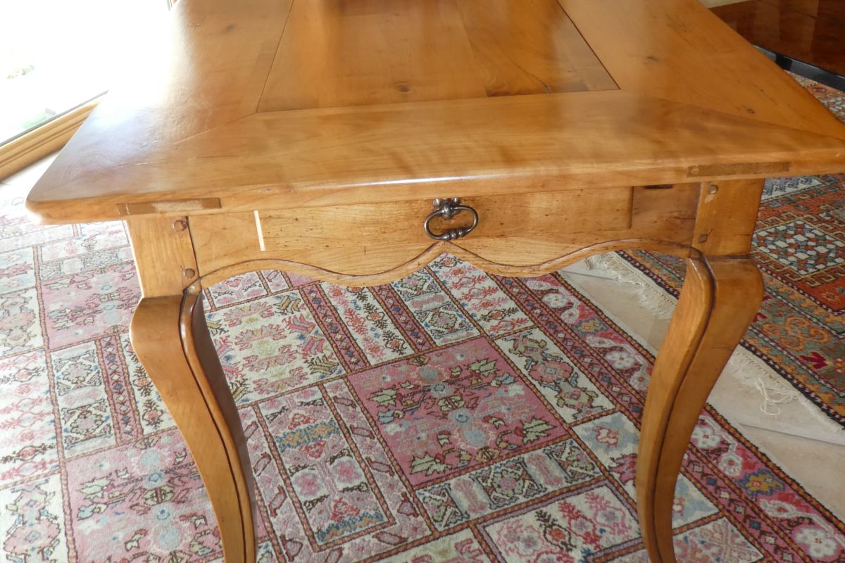 table bureau