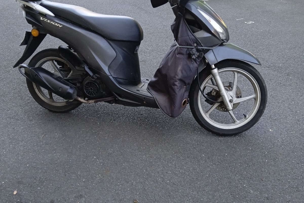VEND SCOOTER HONDA VISION