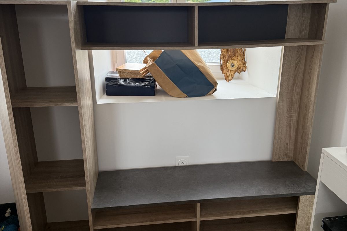 🚨Urgent 📺 Meuble TV moderne imitation bois – excellent état