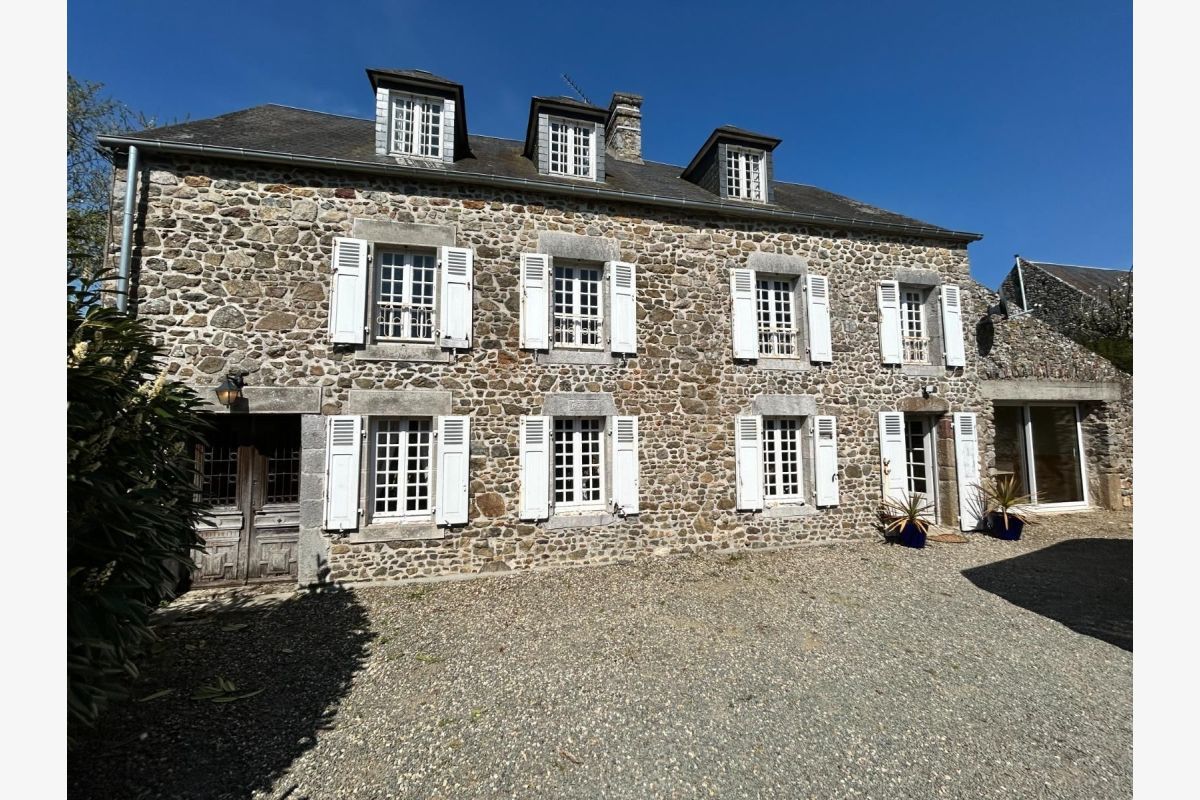 vds charmante maison en pierre de 130 m2 cpt entrée, salon c