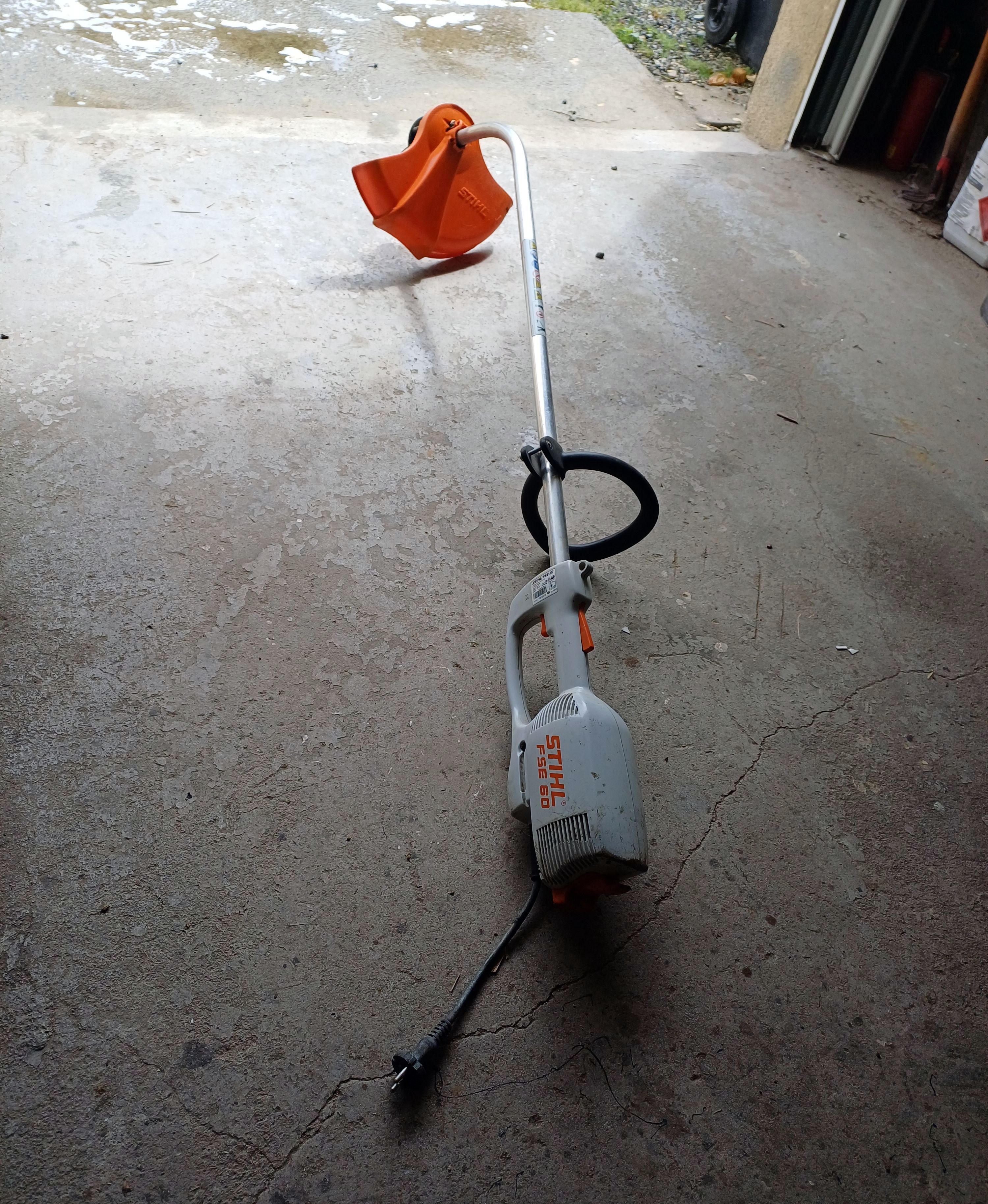 Taille bordures électrique