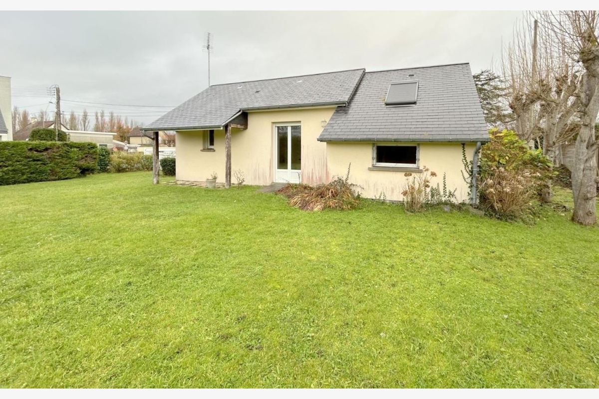 à 800 m mer, vous trouverez un terrain à bâtir de 817 m2 av.