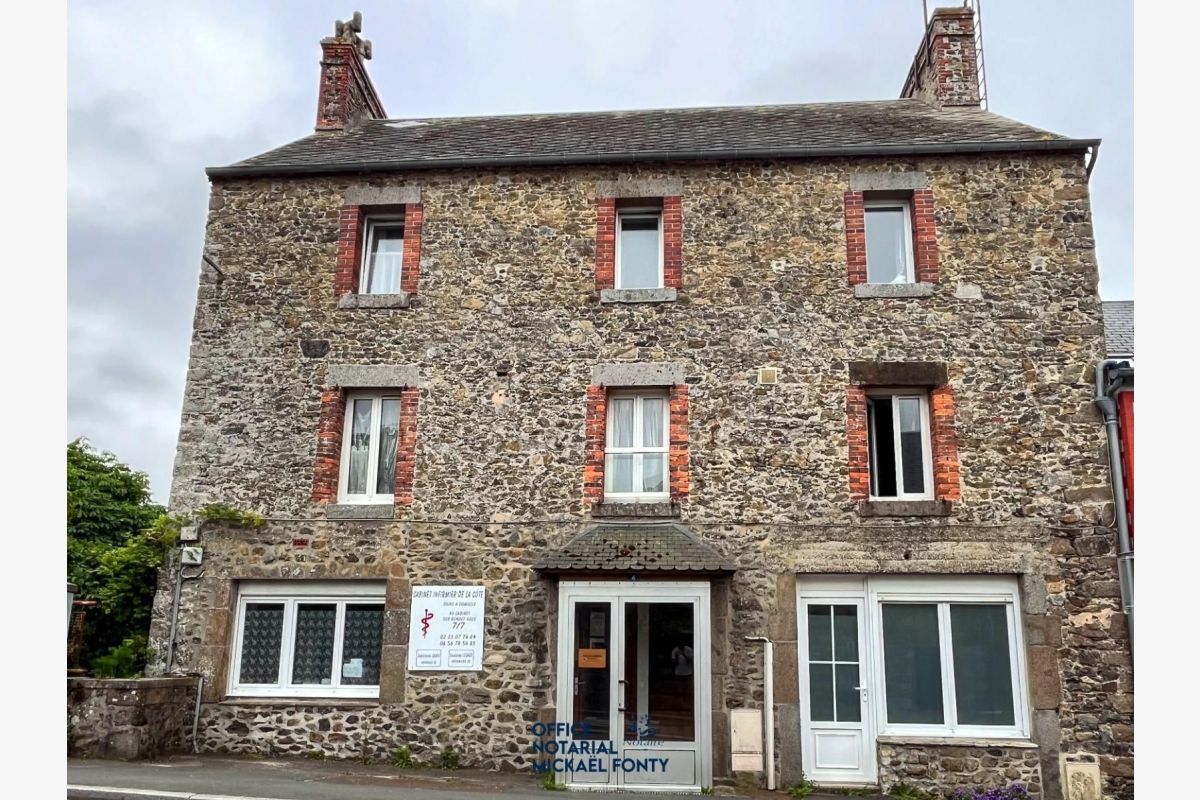 centre, vds immeuble en pierre env. 228 m2 comp. au r. de ch