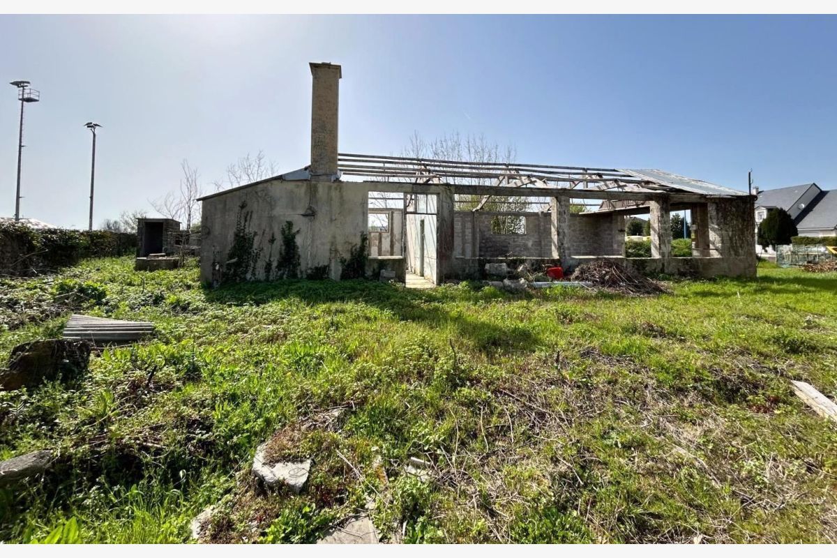 vds maison à rénover, gros potentiel, ds quartier recherché.