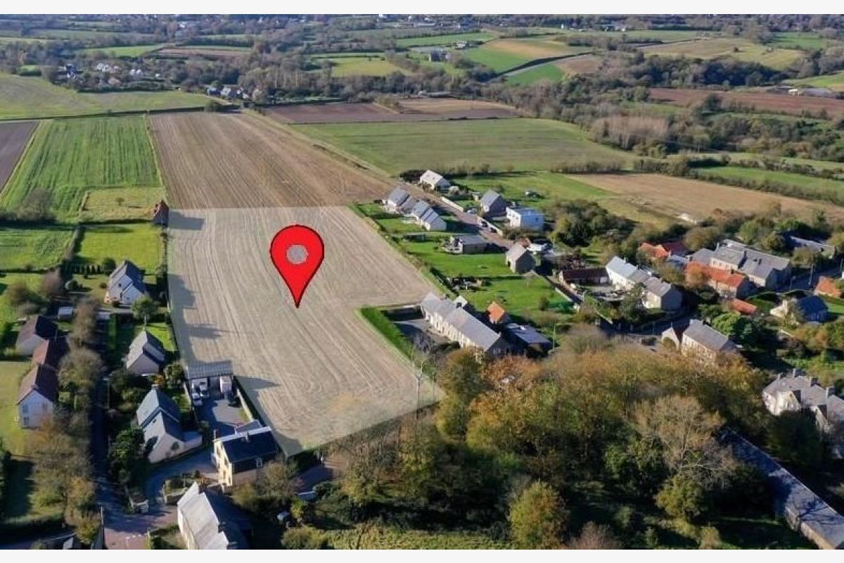 à 11 mn Coutances, centre du village, calme, vds terrain à b