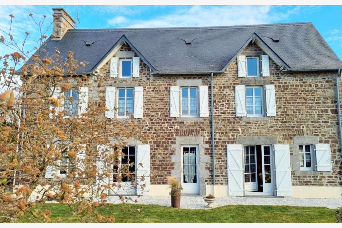 à 7 km de Coutances, vds propriété de caractère, sans vis-à-