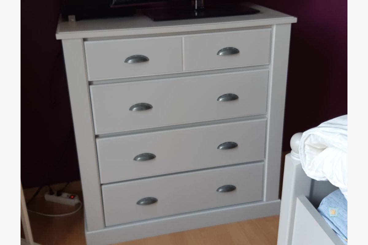 Commode + 2 chevets + lit