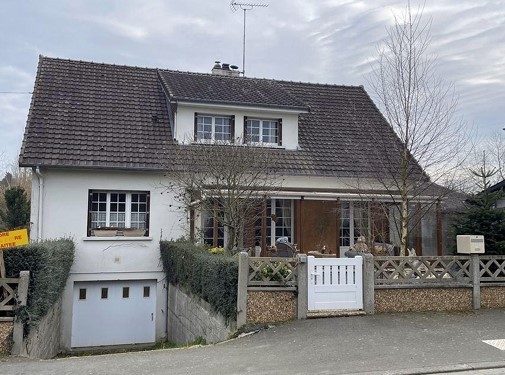 Cerisy-la-Forêt, à v. maison d'habitation...