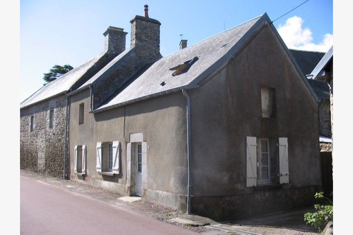 1.5 km mer, vends maison de village comp. séjour/salon, cuis